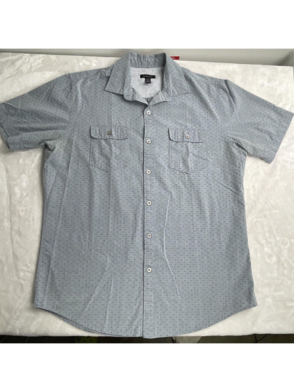 Van Huesen Men’s Short Sleeve Button Down Chambrey Circle Design Two Pocket Med